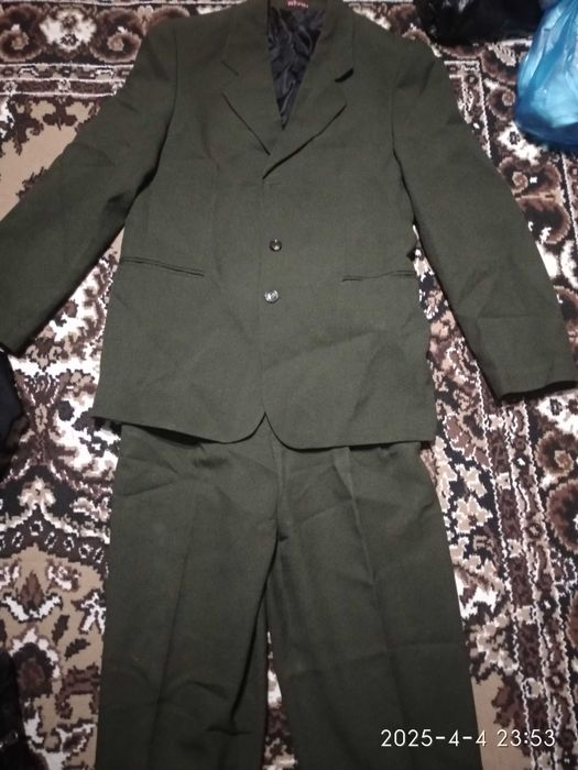 Продаются костюм брюки и одежды