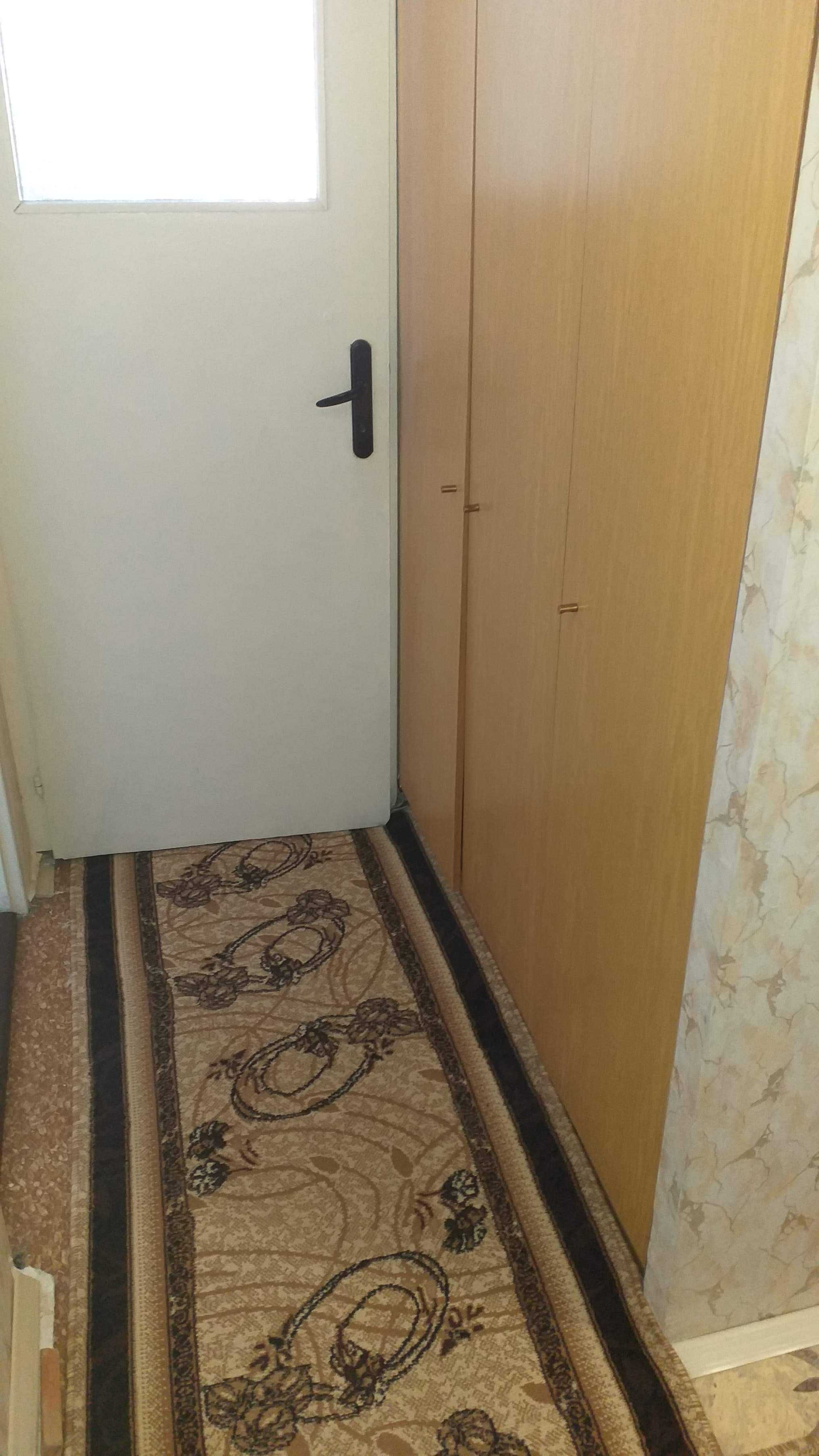 СОБСТВЕНИК продава двустаен в кв. Чародейка Север с наематели