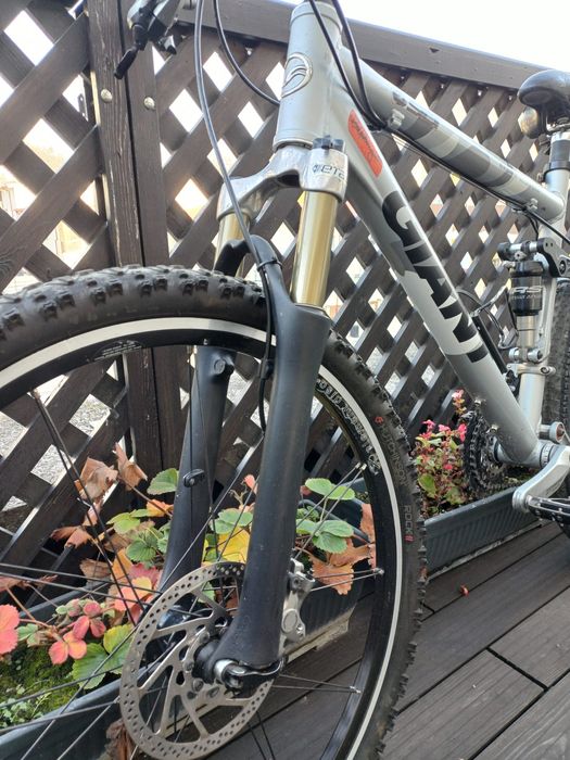 Vând bicicleta Giant