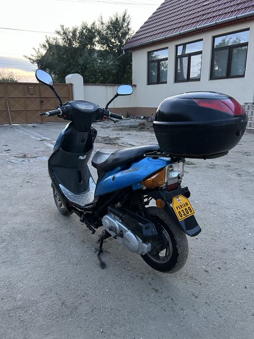 Vând scuter 49cc 4t