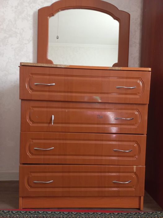 Комод с зеркалом, тумба