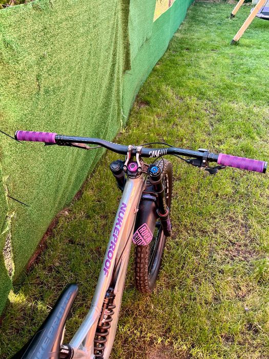 Bicicleta Downhill Nukeproof Pulse 2017