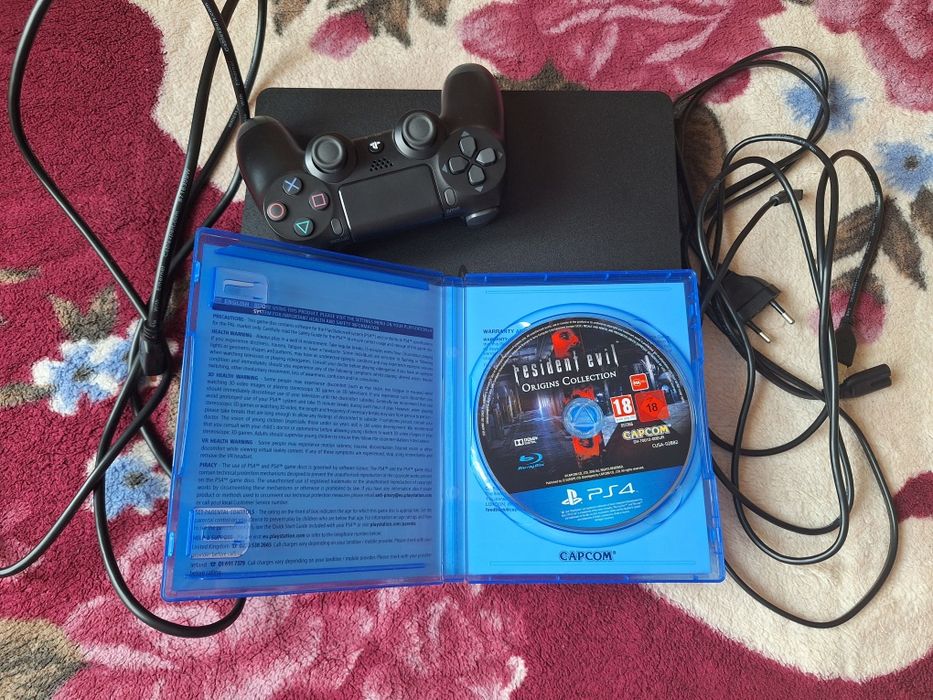 PS4 Slim 500 GB + Controller + Resident Evil Origins
