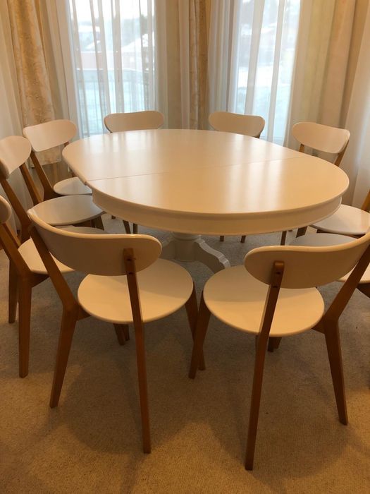 Masa alba extensibila lemn masiv cu 10 scaune