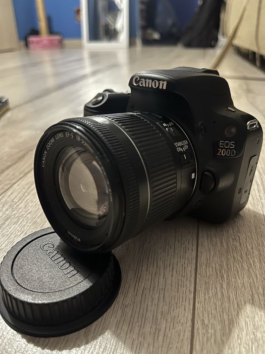 Aparat Cannon 200D + Obiectiv Sigma 18-35 mm f1.8