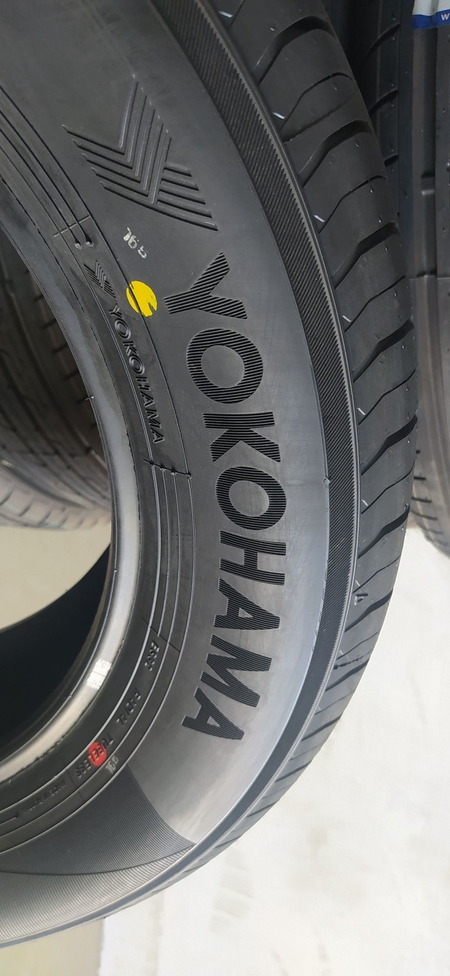 215/55R17. Yokohama. E70