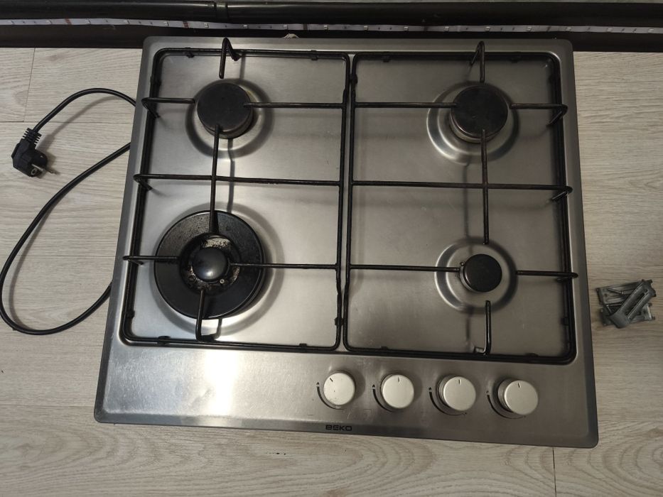 Продам газовую плиту