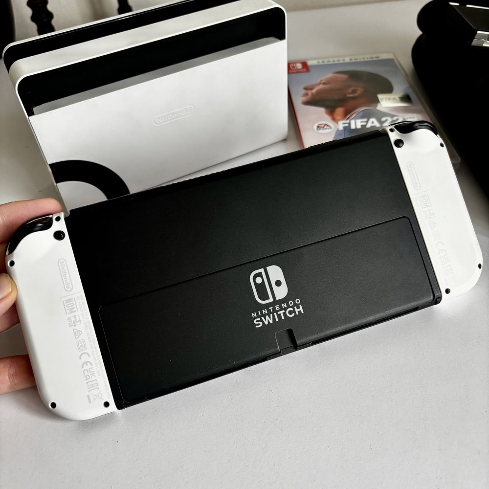 Nintendo Switch OLED в идеальном состоянии