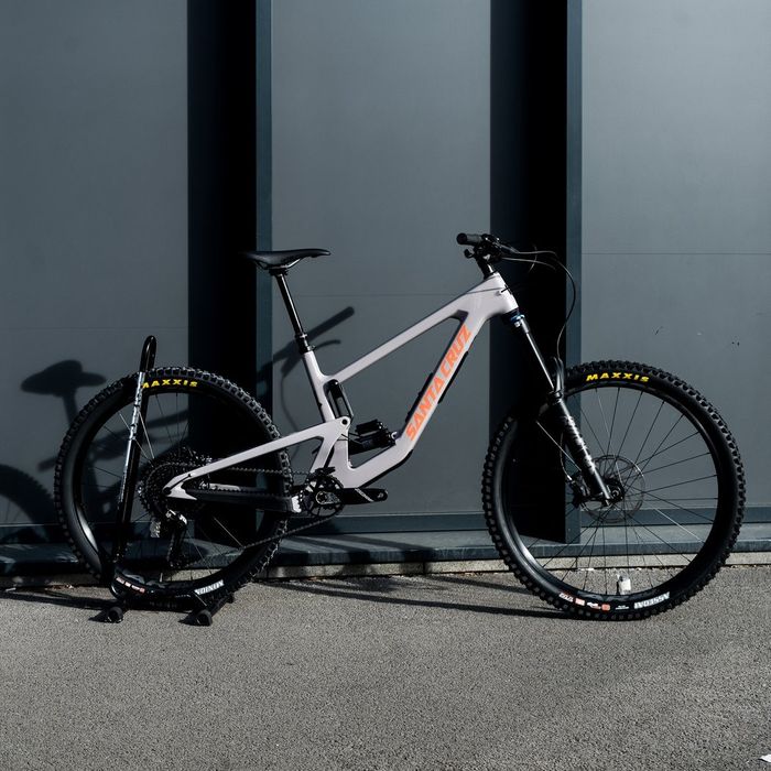 Santa Cruz NOMAD V6 2024 carbon FOX 38 Sram 1x12 GX