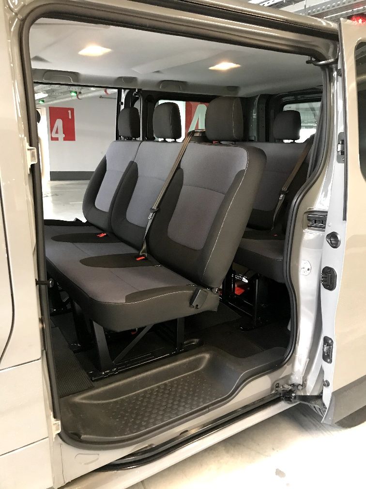 Inchiriere/Inchiriez Microbuz Van Opel Vivaro 7+1, de la 45 euro/zi