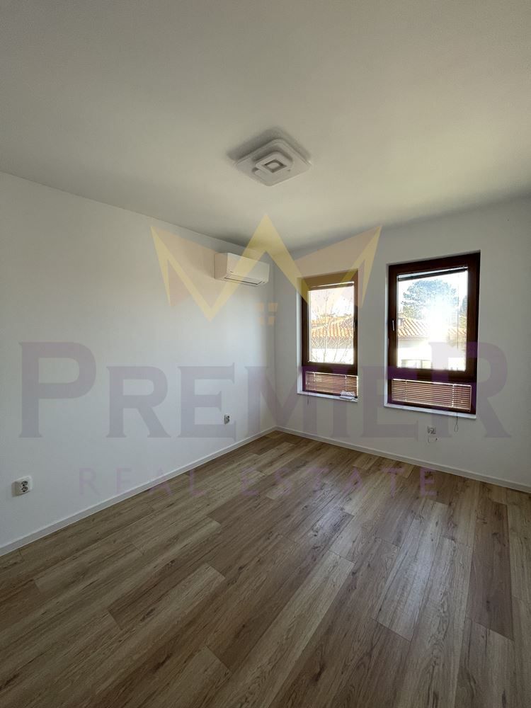 Продава се Тристаен апартамент в Варна, м-т Траката - 100 кв.м за 2280 €/кв.м - Снимка #9