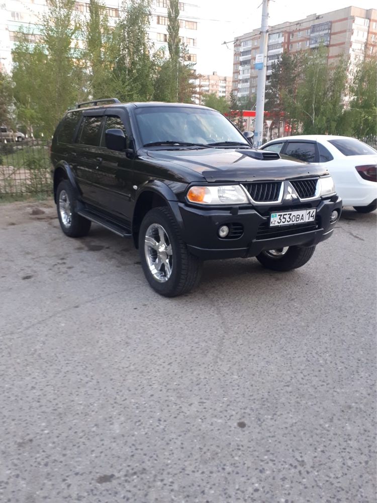 Продам комплект шин с дисками 5 штук. R20