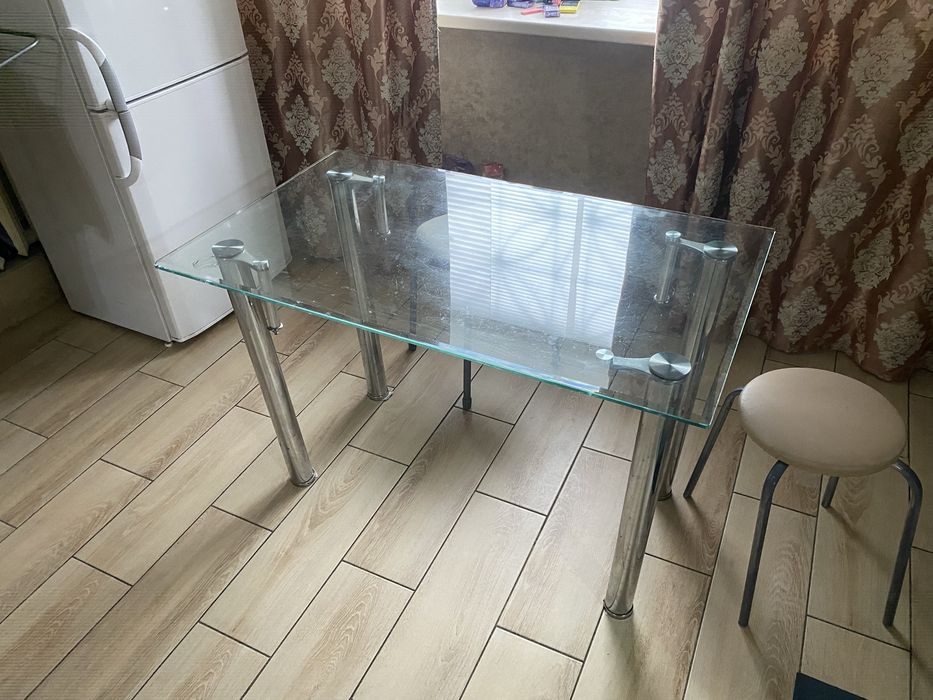 Стол стеклянный, каленое стекло