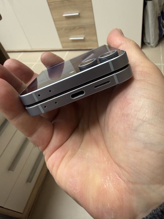 Samsung Galaxy Z Flip 6 12/256gb- отличен