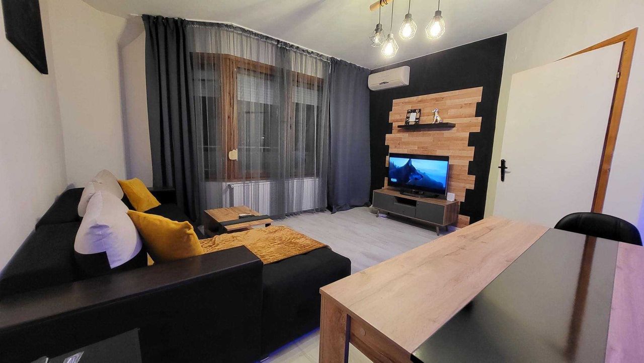 Дава се под наем Двустаен апартамент в Пловдив, Кършияка - 80 кв.м за 270 € - Снимка #1