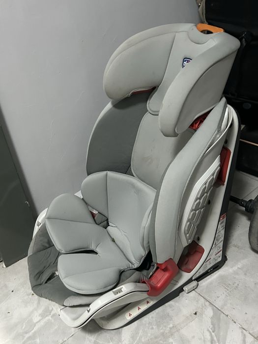 Автокресло chicco (9-36кг)