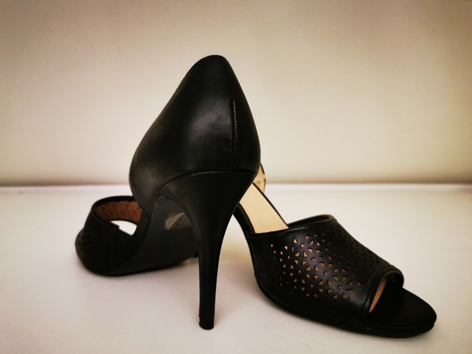 Vând sandale noi Nine West