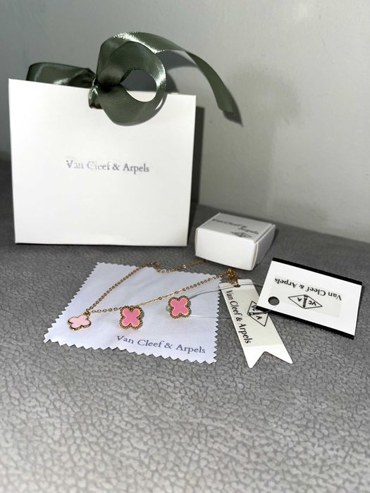 детелина колие обеци златни розови сет комеплект бижу van cleef чанта