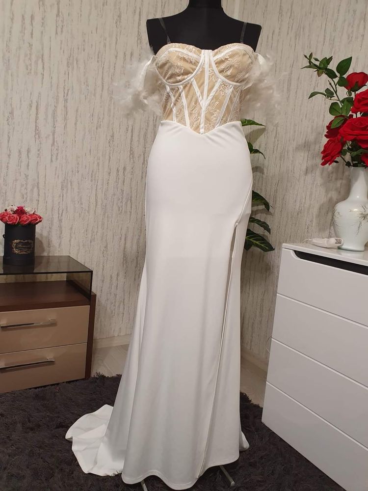 Rochie cu fulgi si trena