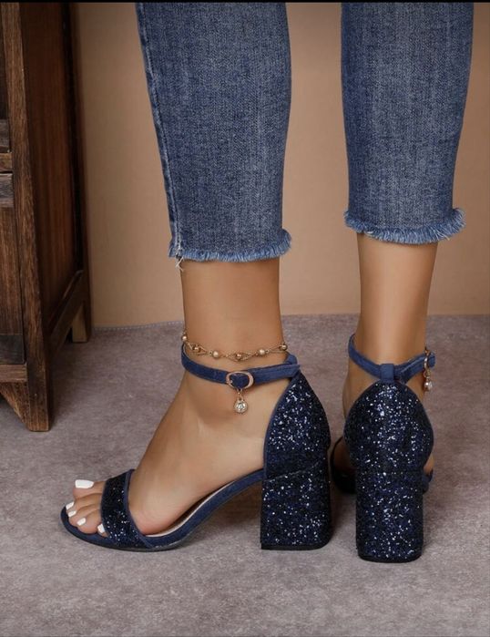 Продавам официални обувки на висок ток!