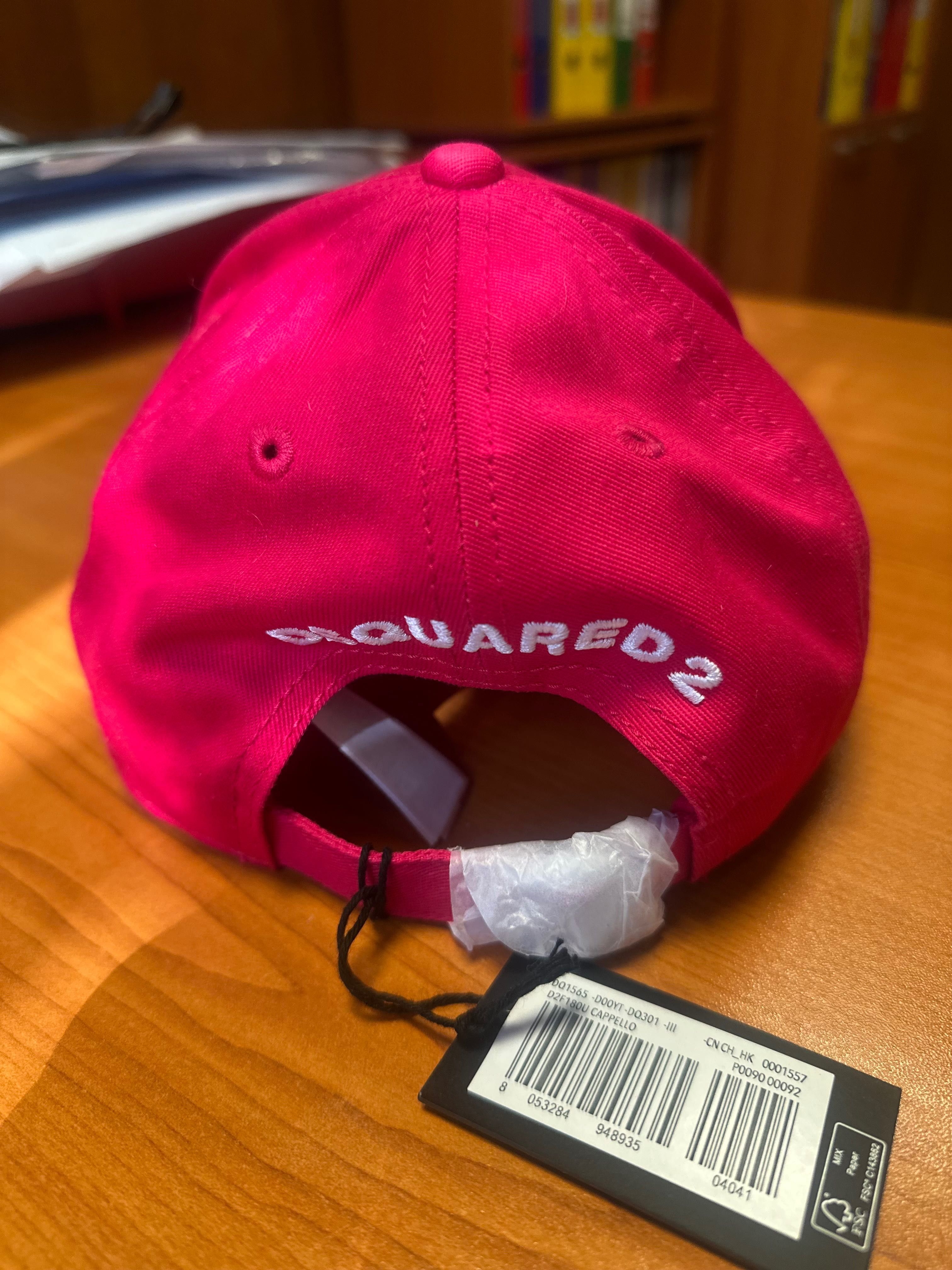 Шапка с козирка Dsquared
