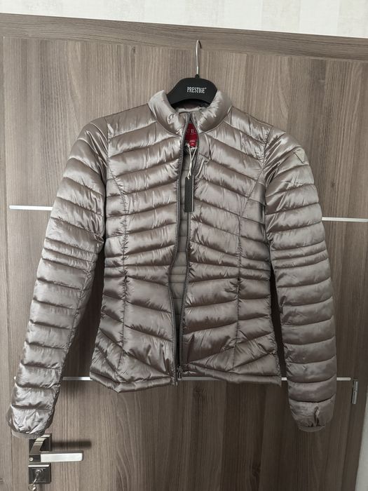 Дамско яке Guess -XS размер