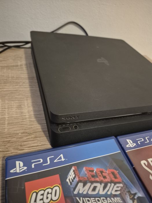 PS4 SLIM cu 2 manete si jocuri