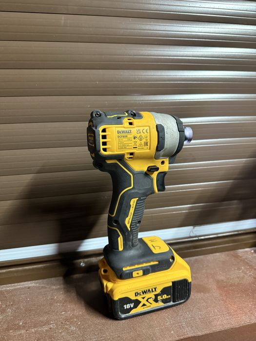 Impact dewalt.