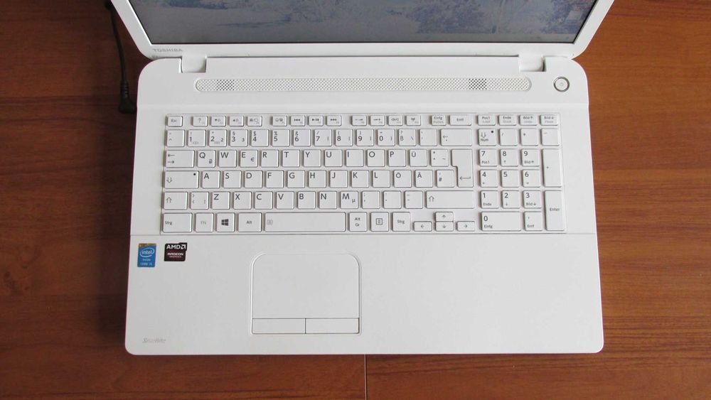 17.3 инча Tochiba с Intel i5-5200,ново SSD