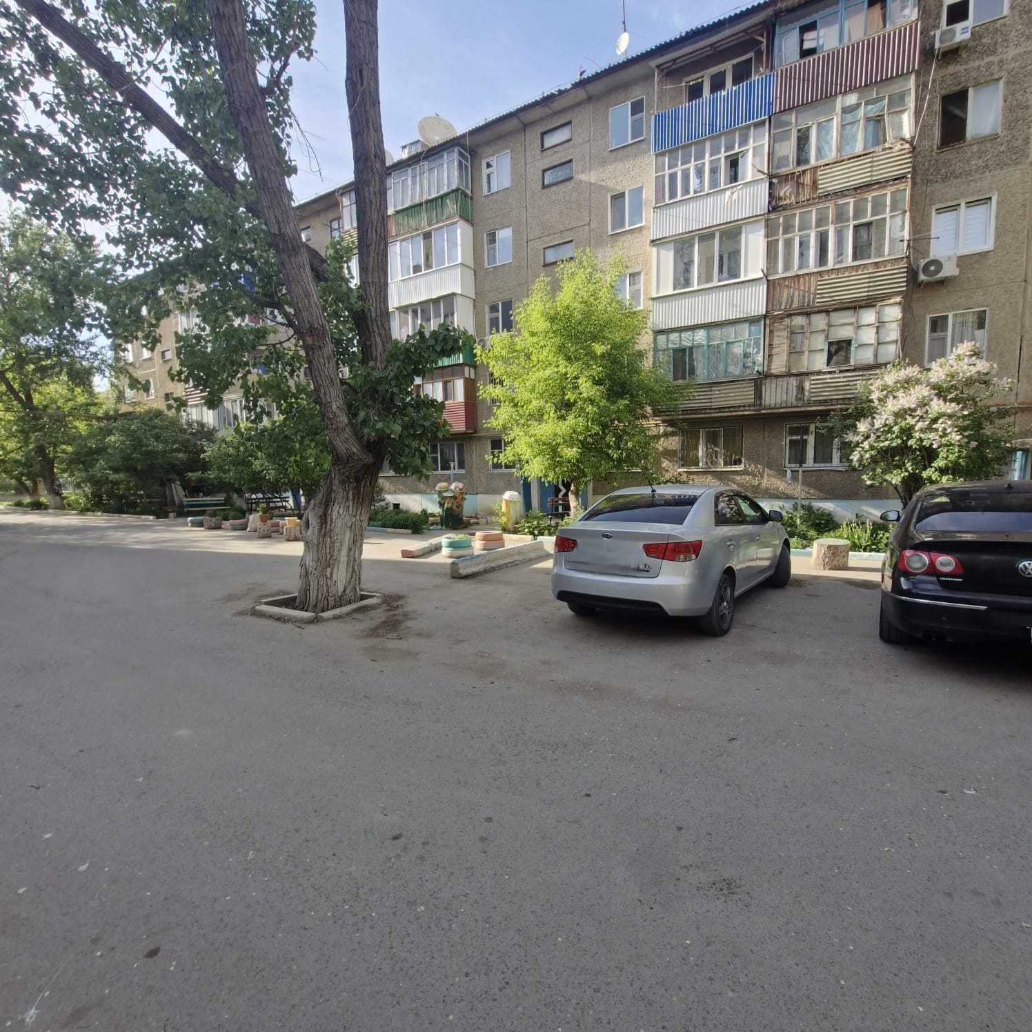 Продам однокомнатную квартиру на Молдагуловой (р-он  ост Петровского)