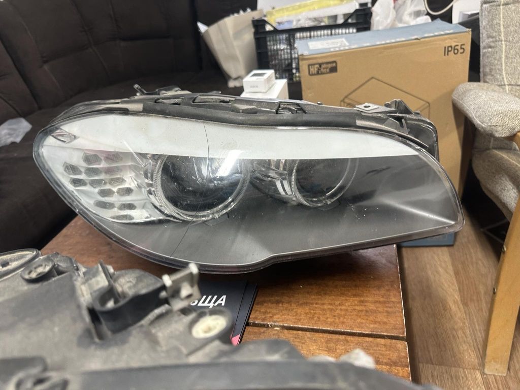 Продавам фар (десен) за BMW F10