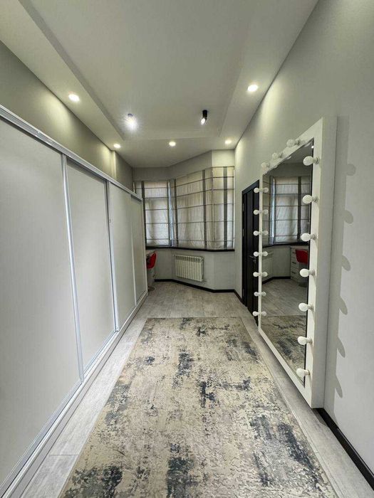 Продаётся 4х комнатная квартира напротив ресторана Яккасарай