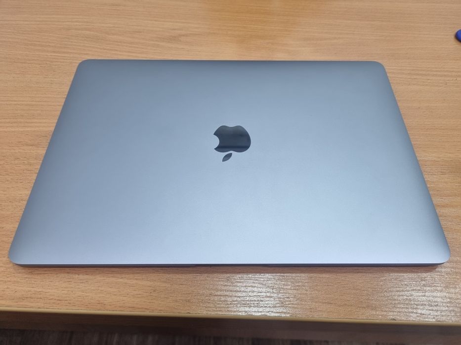Macbook air M1 13.3 inch 8/256