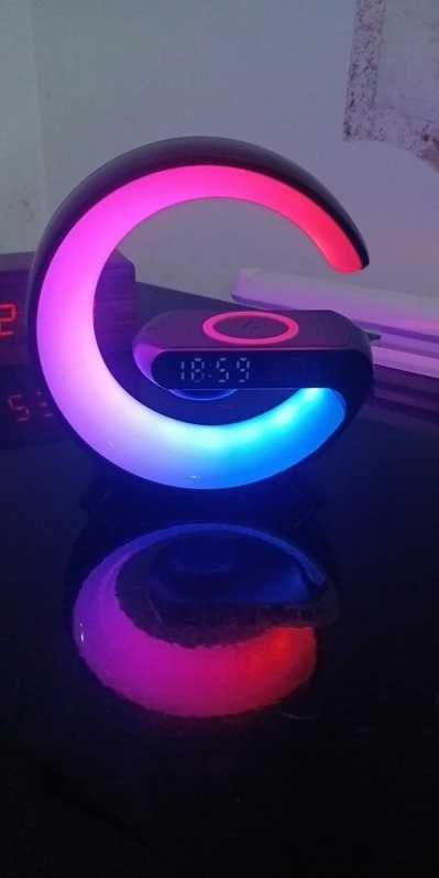 Безжично QI зарядно за бързо зареждане 15W с RGB LED лампа и часовник