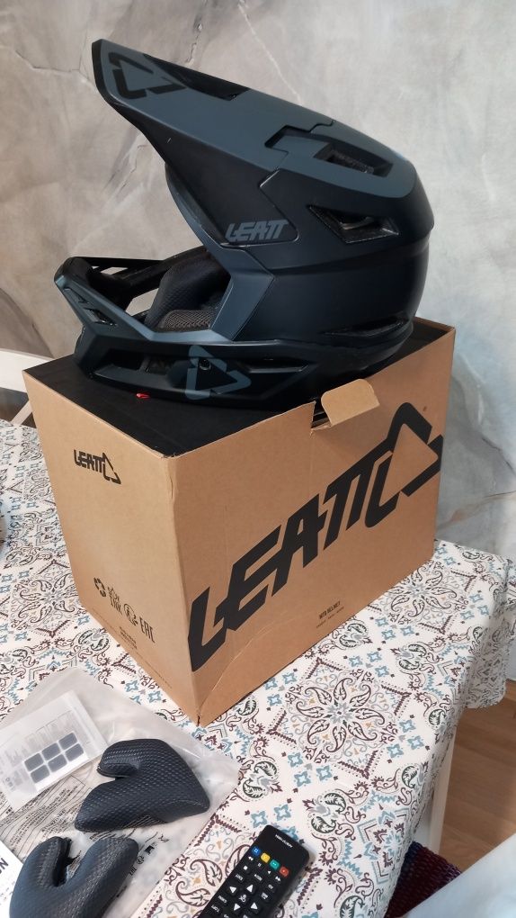 Casca DH full face Leatt Gravity 4.0, marimea L