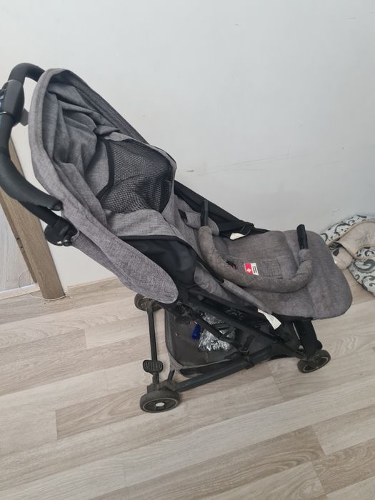 Vand carut copii foarte bun