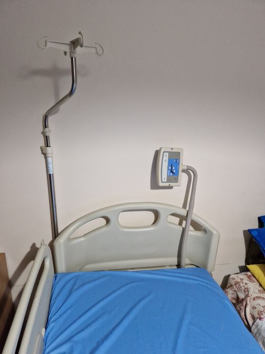 Vand pat mecanic pt persoane imobilizate la pat