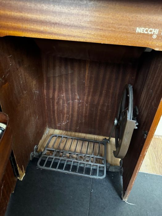 Masina de cusut nechi