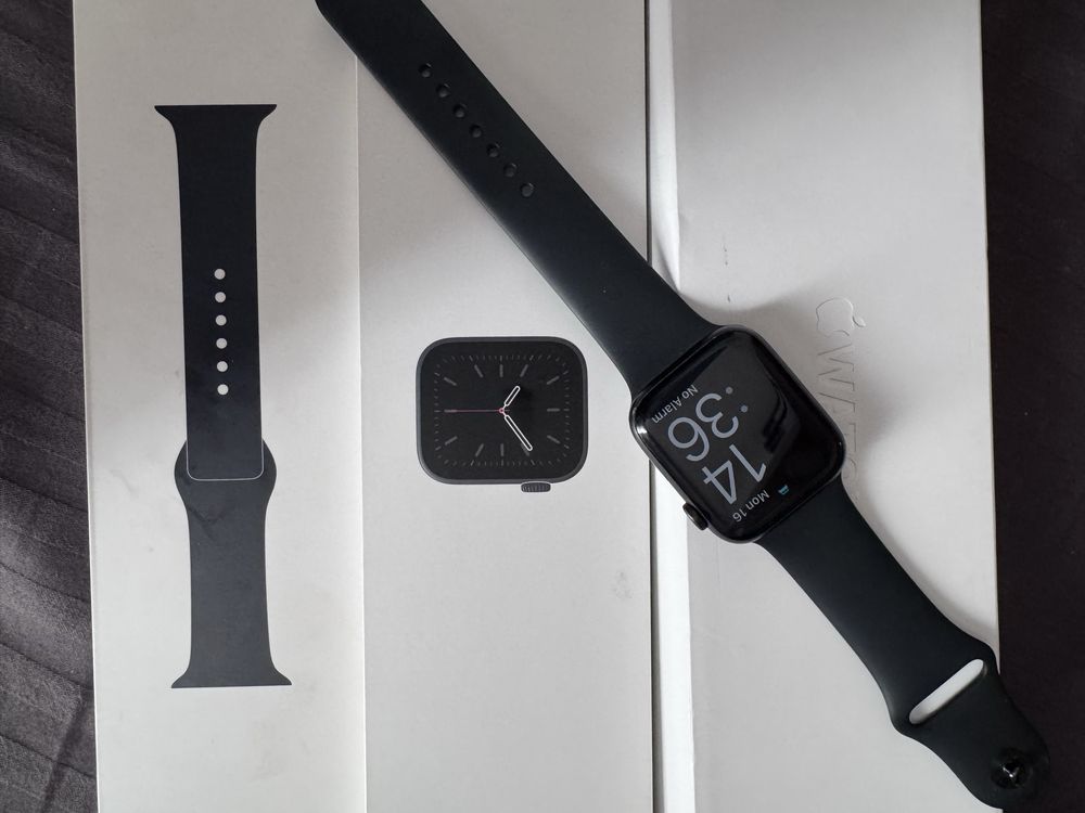 apple watch series 6 44 samsung galaxy watch 5 pro