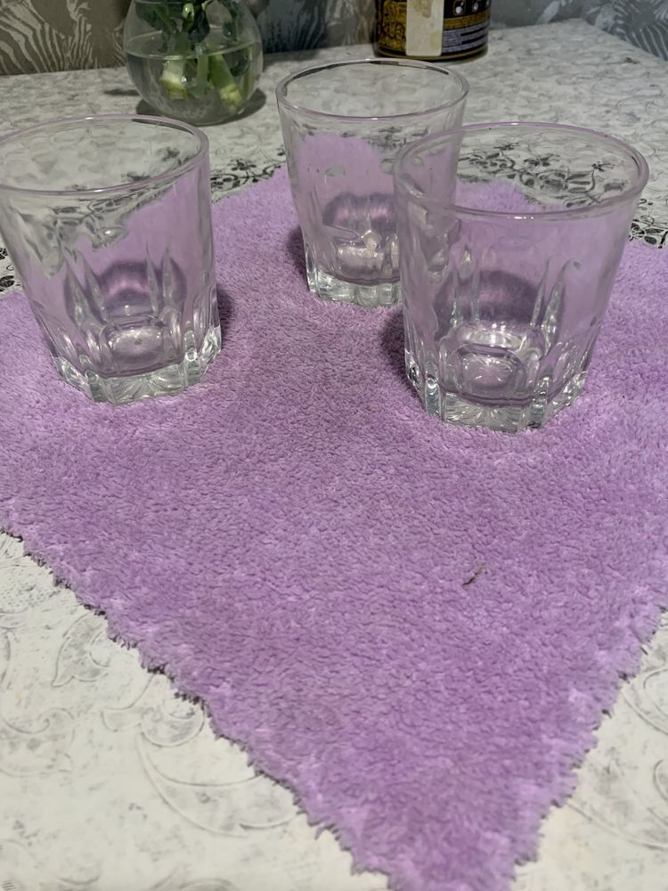 Тарелки, стаканы