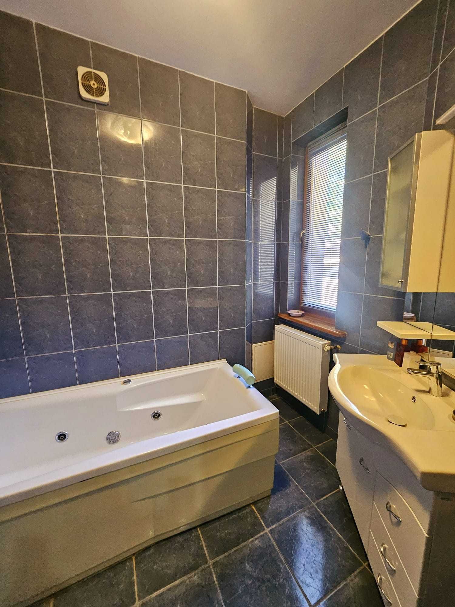 Apartament ultracentral, la parterul unei vile