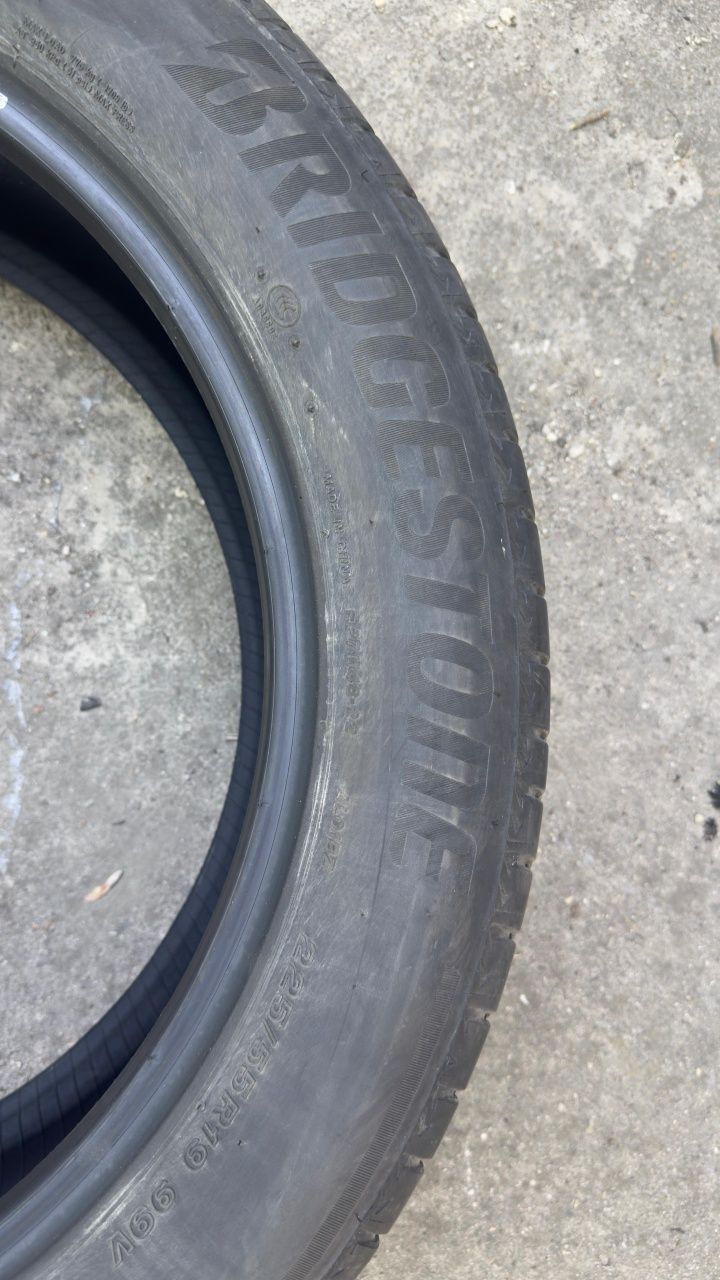 Vând 4 cauciucuri 225/55/R19 Bridgestone