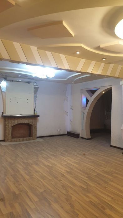 Uy sotiladi. 4/6/9. Bankovskiy. 203 m² Olmazor tumani. Medgorodok.