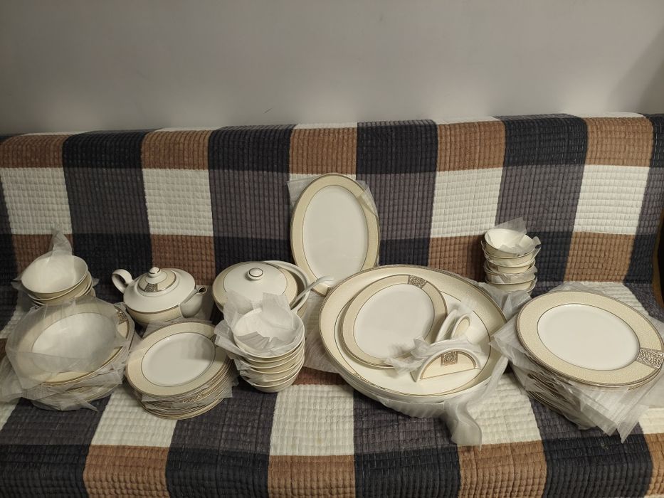 Продам столовый сервиз