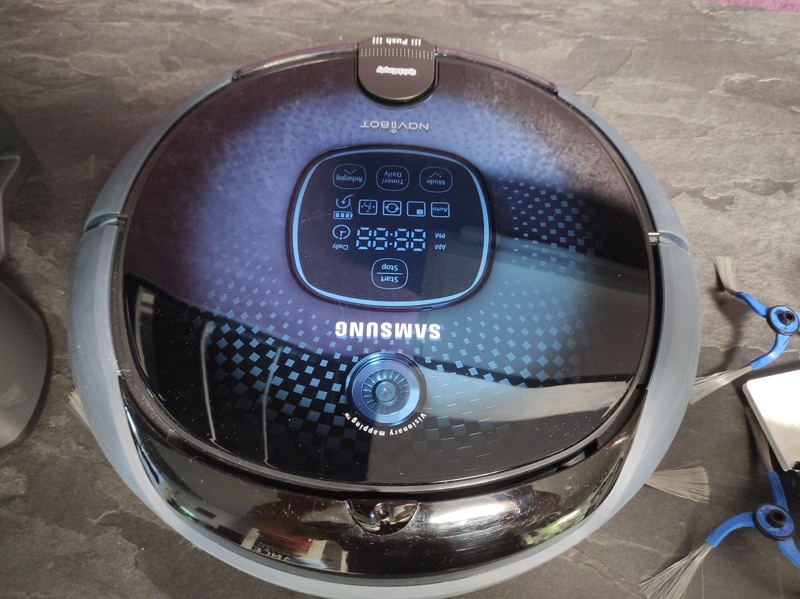 Продавам,прахосмукачка-робот Samsung NaviBot SR8855