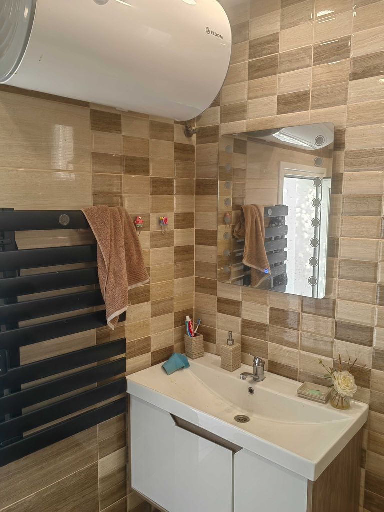 Продава се Етаж от къща в Кюстендил, Център - 92 кв.м за 979 €/кв.м - Снимка #3