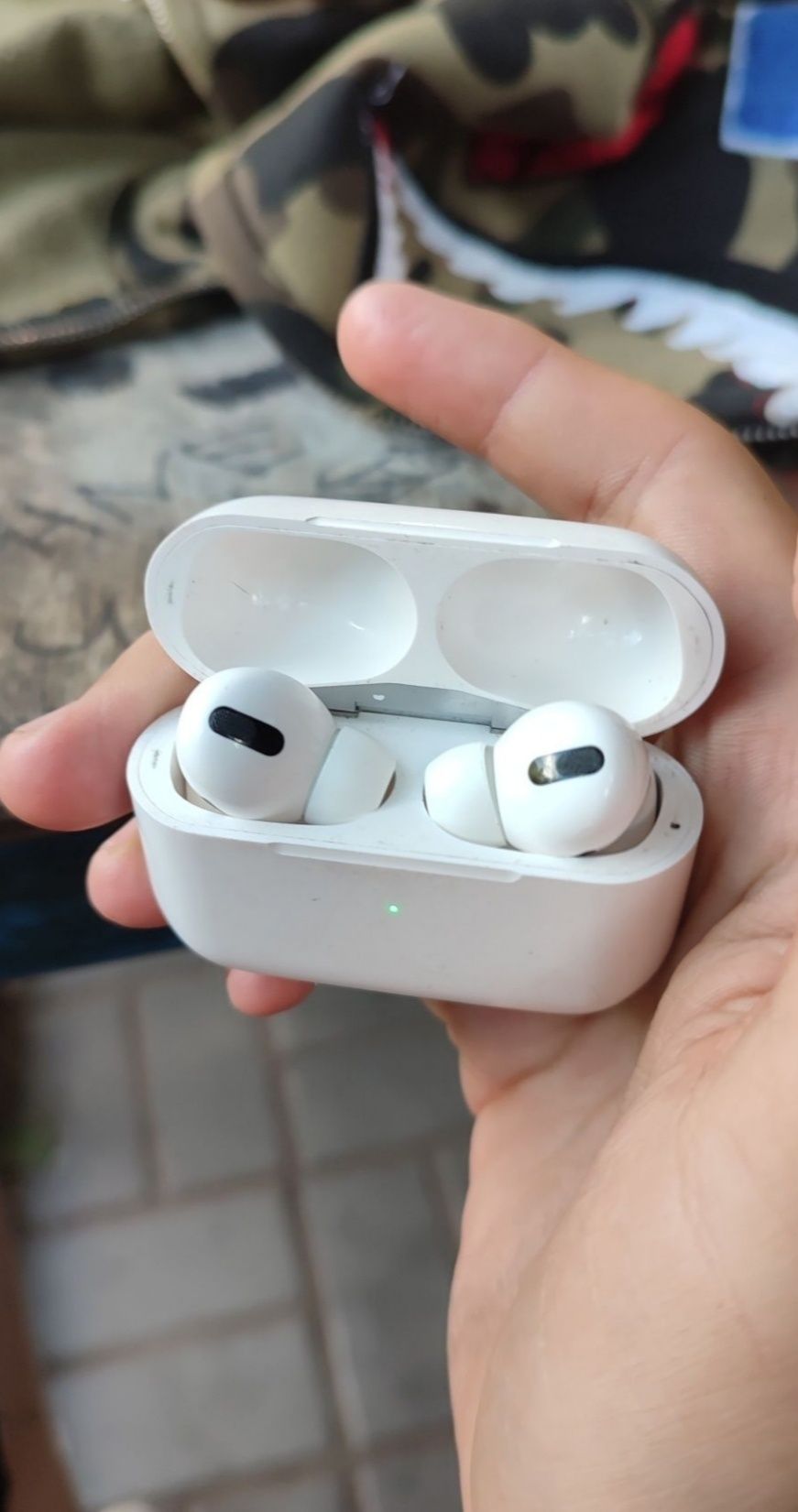 Продаю airpods pro в отличном состоянии без царапин