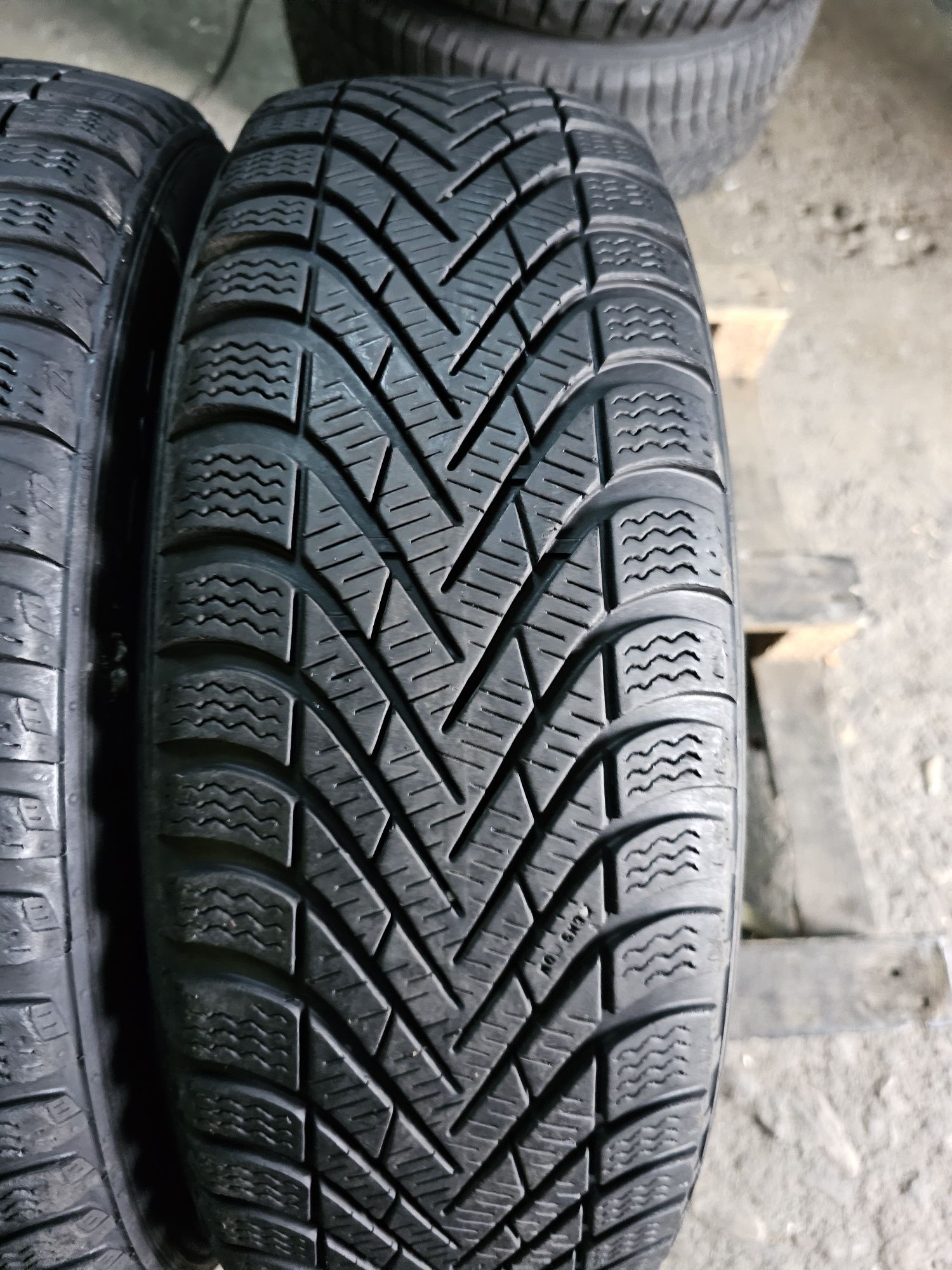 2 anvelope iarna 175 65 15 Pirelli 2018