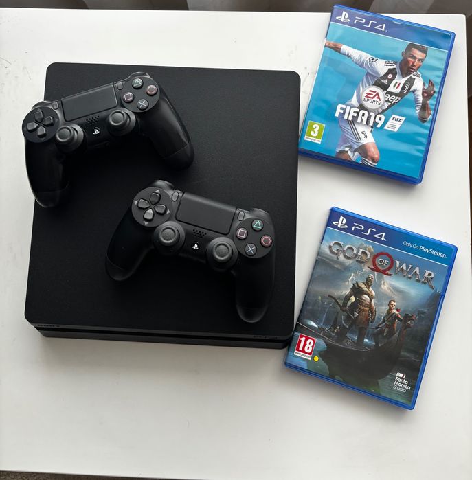 Playstation 4 Slim 500GB с два джойстика и две игри