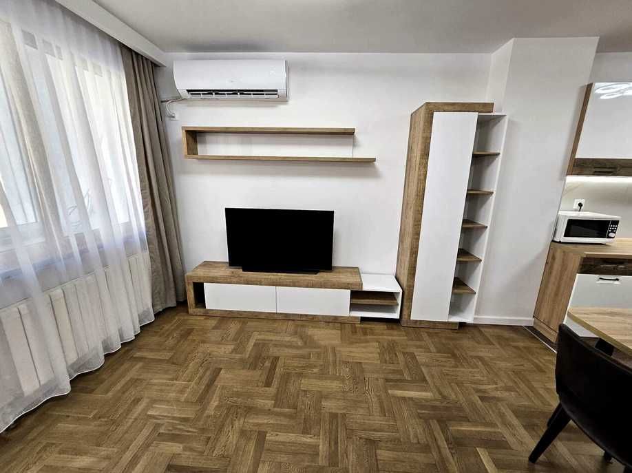 Дава се под наем Тристаен апартамент в Пловдив, Център - 130 кв.м за 850 € - Снимка #2